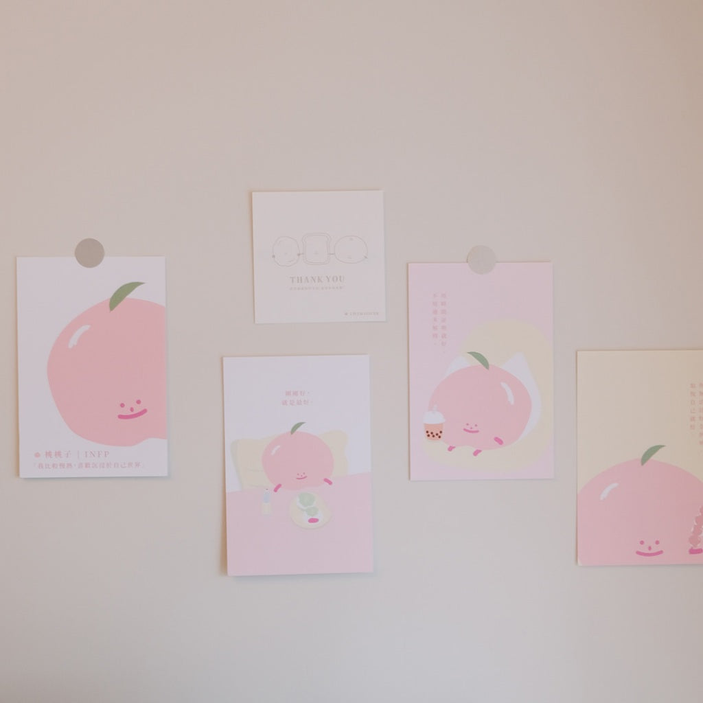 【LIFEMAGICHK】家居療癒插畫套裝｜6款卡片連裝飾掛布♡桃桃子